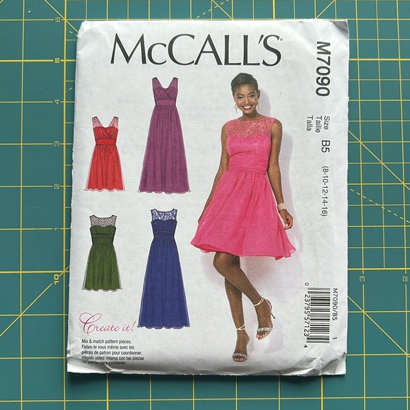 McCall Sewing Pattern - Dress M7090 - Picture 1 of 8
